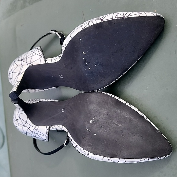 Shoes of Prey Black and white geometric design Ankle Strap Sandals Size 37 - Picture 7 of 9